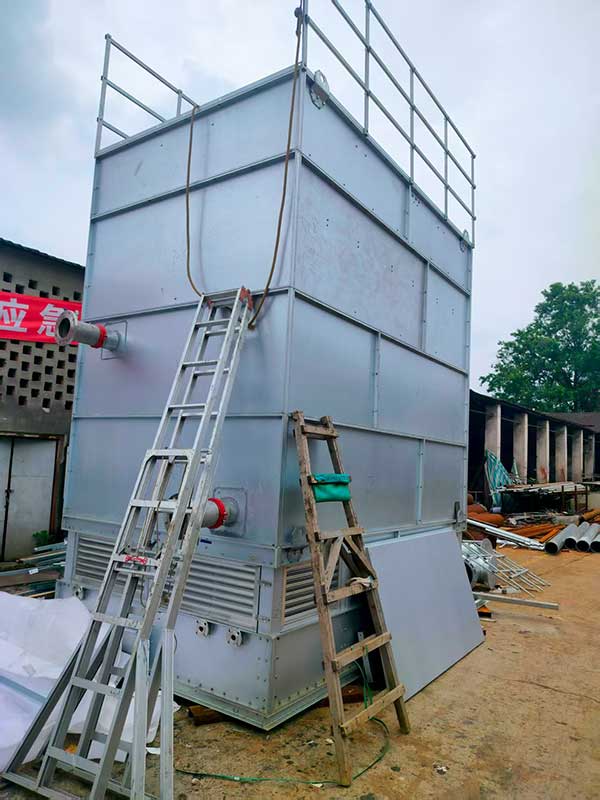 成都闭式冷却塔组装现场,闭式冷却塔组装