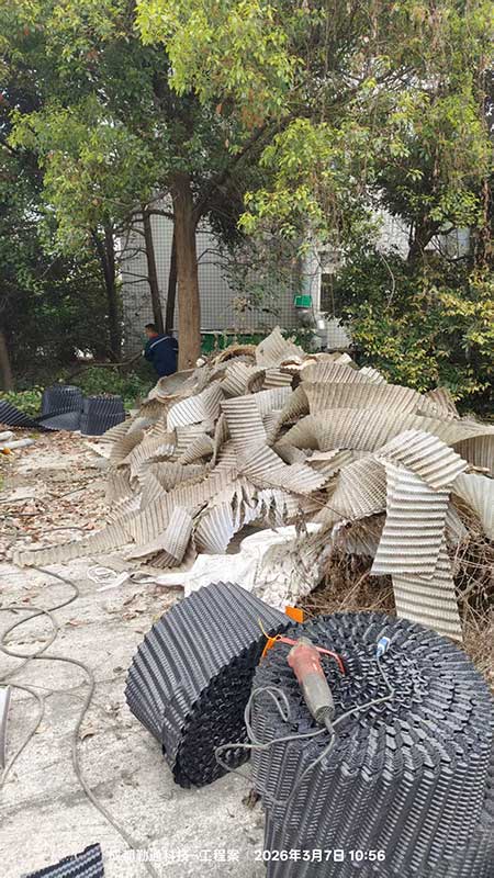 四川隆昌冷却塔维修现场